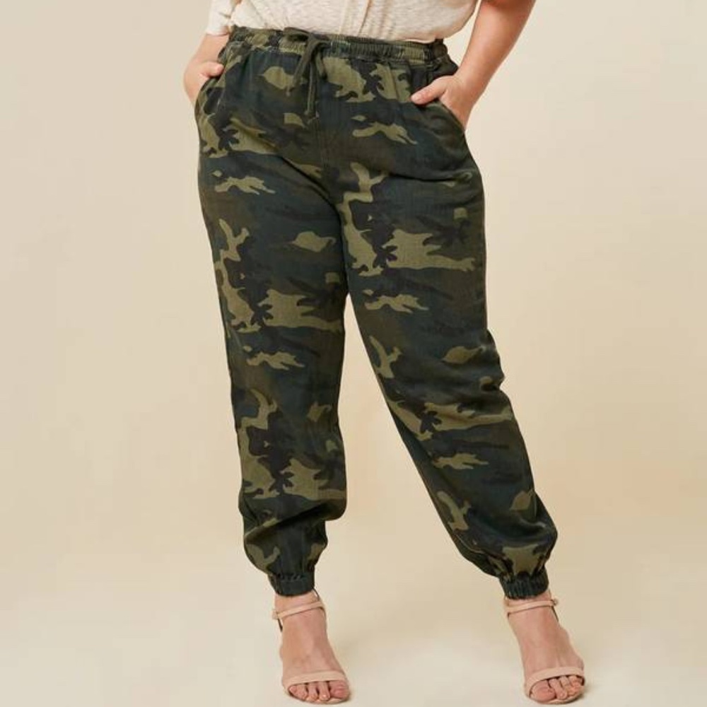 NWOT Camo Hayden LA joggers 100% cotton
